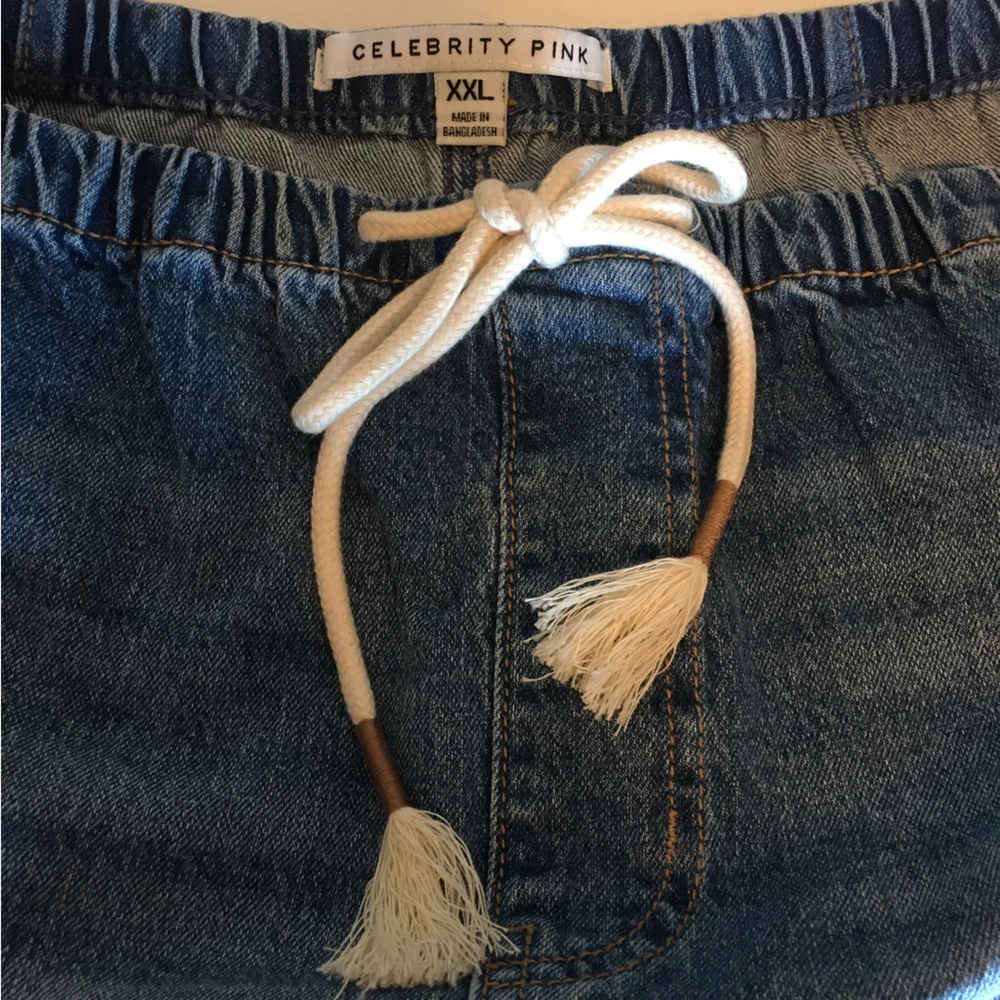Celebrity Pink Tie Waist Soft Denim Pull On Shorts, Women's XXL, NWT - Picture 4 of 10